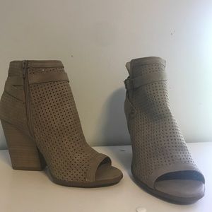 Never worn!!! Tan open-toed booties